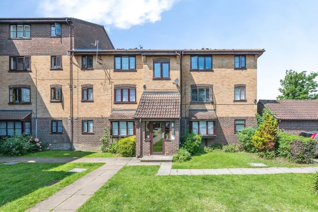 Studio flat on 116, Conway Gardens, Essex, £60,000