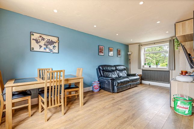 17, Blue Banks Avenue, Leicester photo 4
