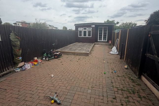 39 Rosedale Avenue, Hayes photo 3