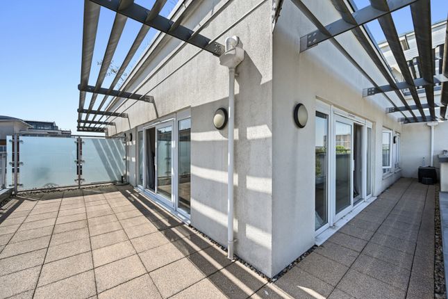 72 Artic House, 3 Heritage Avenue, Colindale photo 3