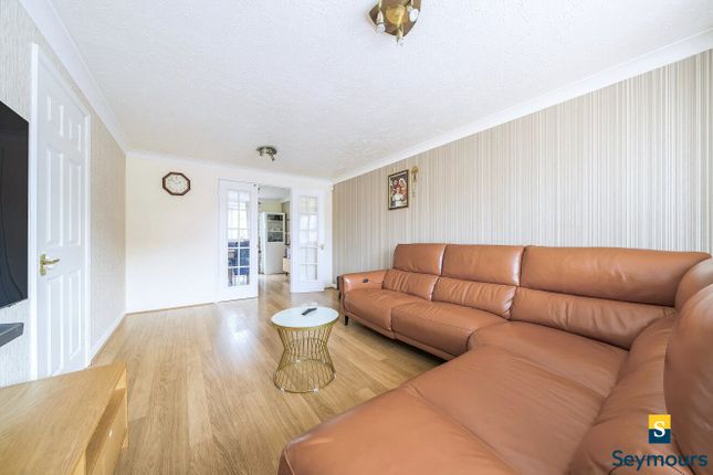 20, St. Marys Way, Surrey photo 2