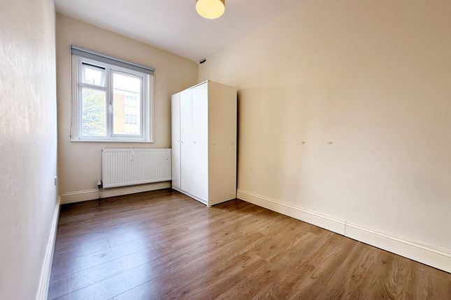Flat 1, 30b, Bathurst Walk, Iver photo 5