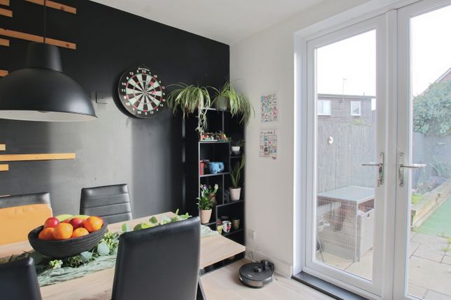 3, Oak Tree Estate, Hull photo 4