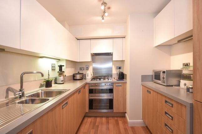 Flat to rent in The Quadrant, Rickmansworth