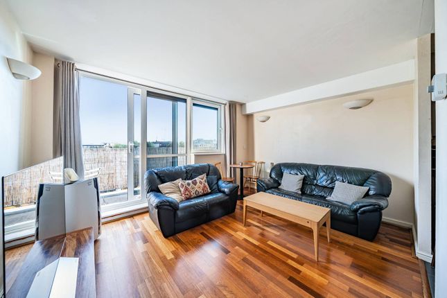 Flat to rent in Hacon Square, Richmond Road, Victoria Park, London