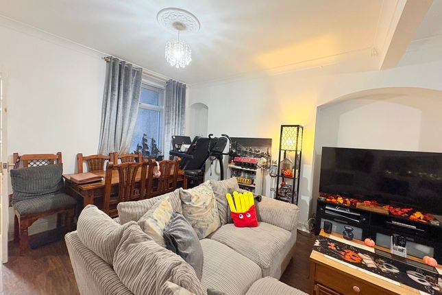 166 Merthyr Road, Pontypridd photo 4