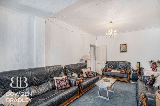 34 Beechwood Gardens, Clayhall photo 3