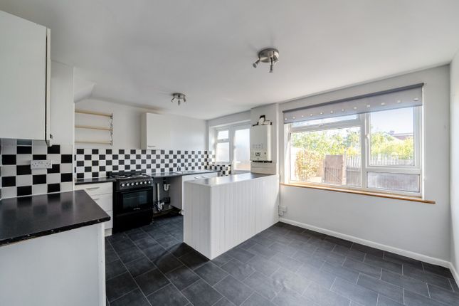 31, Cedar Avenue, West Sussex photo 2