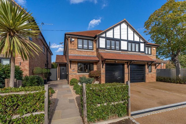 4-bed house on Elmsway, Ashford, £800,000