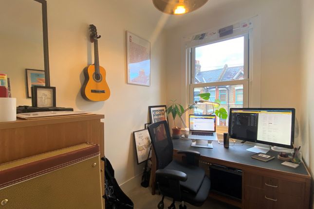 Flat to rent in Hichisson Road, London