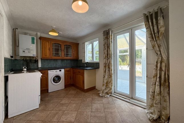 18, Alderson Avenue, Rotherham photo 3