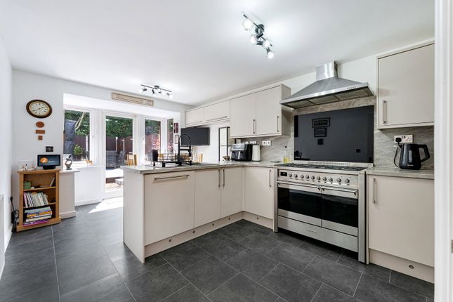21, Kensington Close, Widnes photo 2