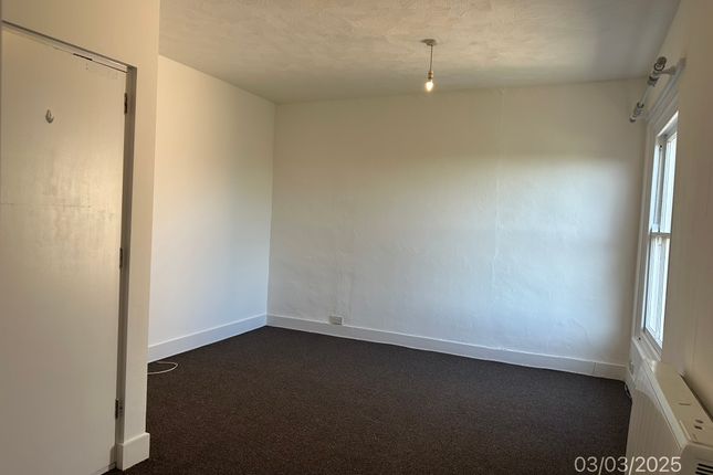 Flat 2, 1-5, Hungate, Beccles photo 4