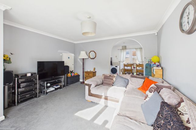 8 Fulford Crescent, New Holland, Lincolnshire photo 3