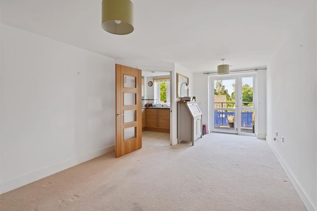 1-bed flat on 18 Yew Tree Court, Limpsfield Road, South Croydon, £250,000