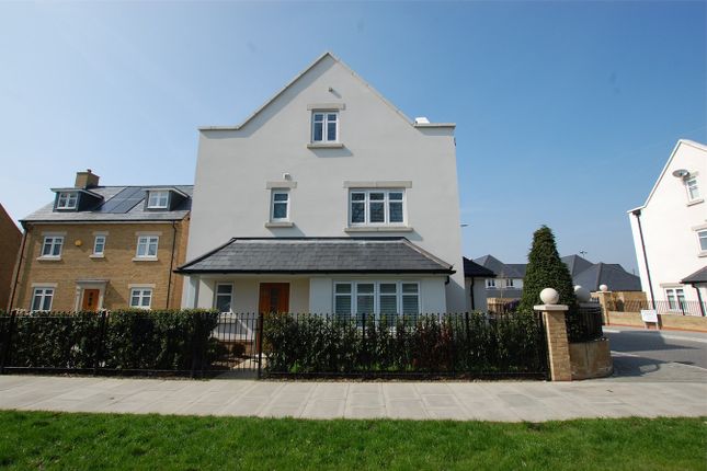 Detached house to rent in Worsley Bridge Road, Beckenham