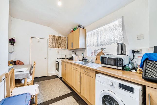 5b, Heyworth Road, London photo 3