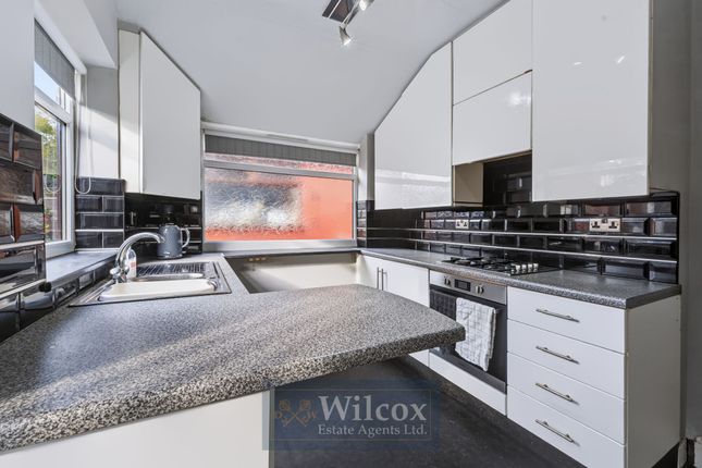 105 Crompton Way, Bolton photo 4