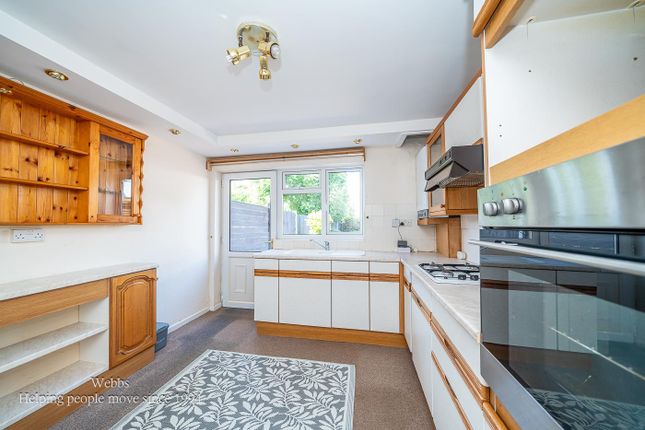 18, Red Lion Crescent, Cannock photo 2