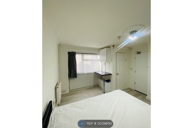 Beale Close, Stevenage photo 5