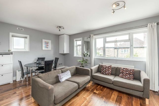 Flat to rent in Penistone Road, London
