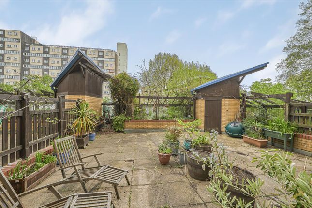 Flat 19, Youngs Court, Charlotte Despard Avenue, London photo 4