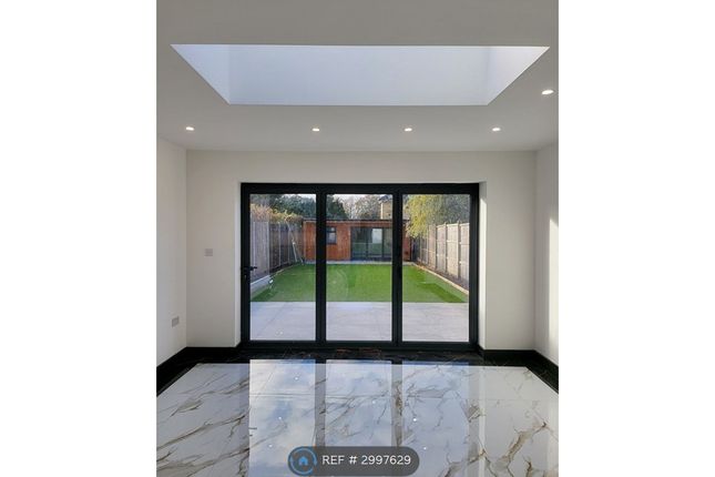 Gammons Lane, Watford photo 5