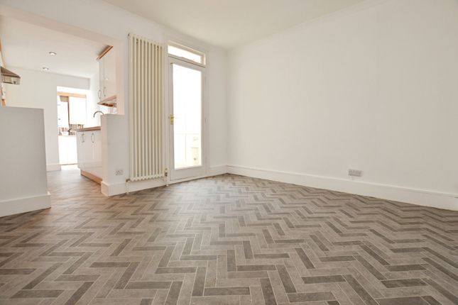 13, Wainscott Road, Rochester photo 3