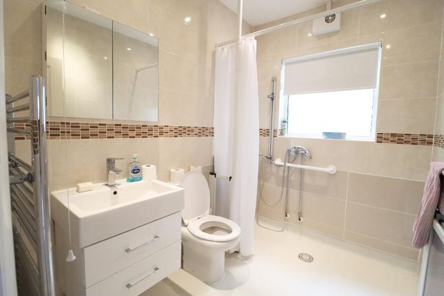 10a, Green Court, Green Lane, Edgware photo 3