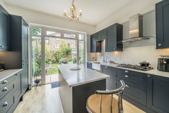 40, Drakefield Road, London photo 3