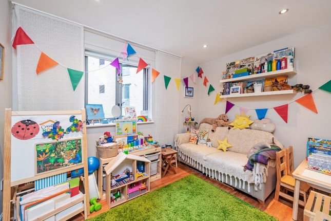Flat for sale in Hoxton Square, Shoreditch