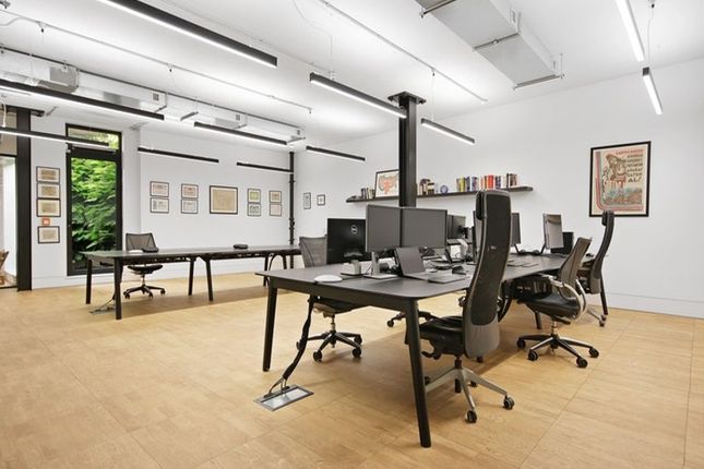 Office to let in Britannia Street, London