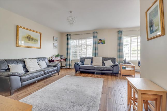 14, Third Avenue, Wickford photo 4
