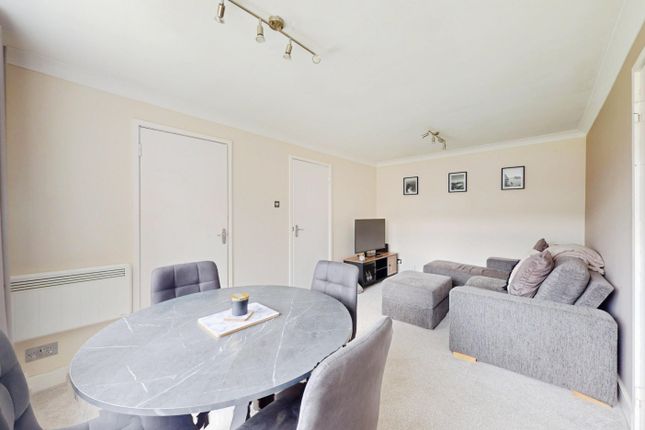 8, Carew Court, Curlew Close, Cardiff photo 3
