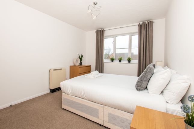 49 Lyon Close, Maidenbower, Crawley photo 4