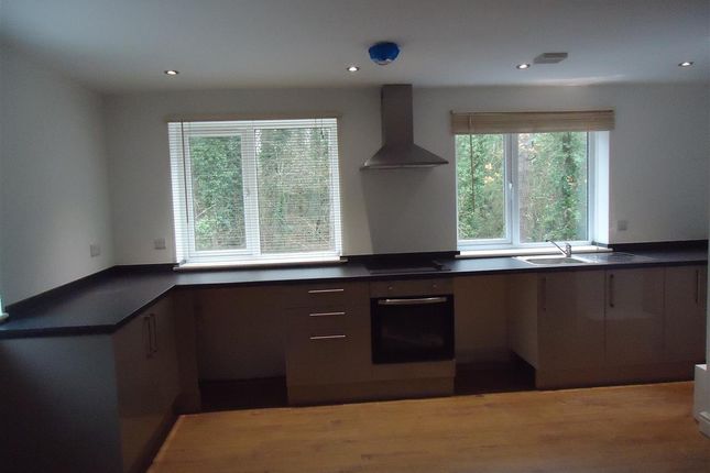 Flat 5, 23a, Willow Drive, Llanmartin photo 2