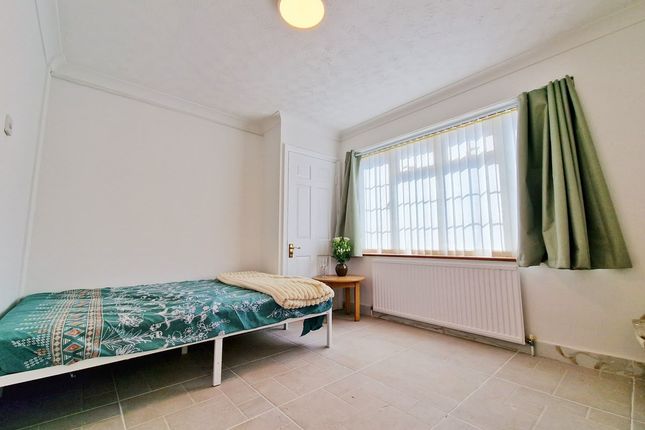 58, Drury Lane, Houghton Regis photo 3