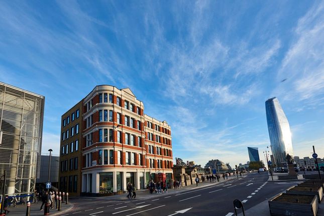Office to let in Queen Victoria Street, London