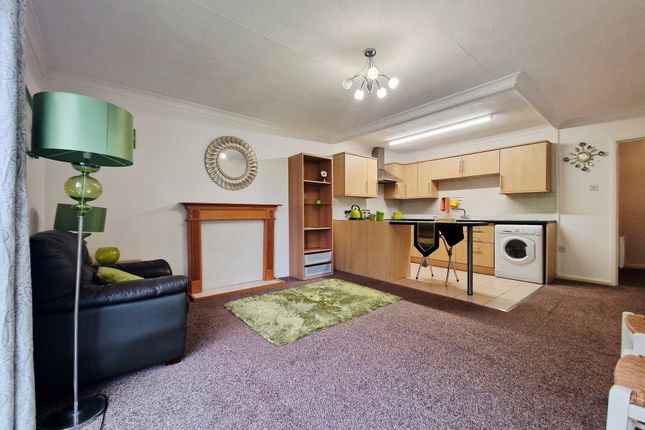 37, Tinniswood, Preston photo 2