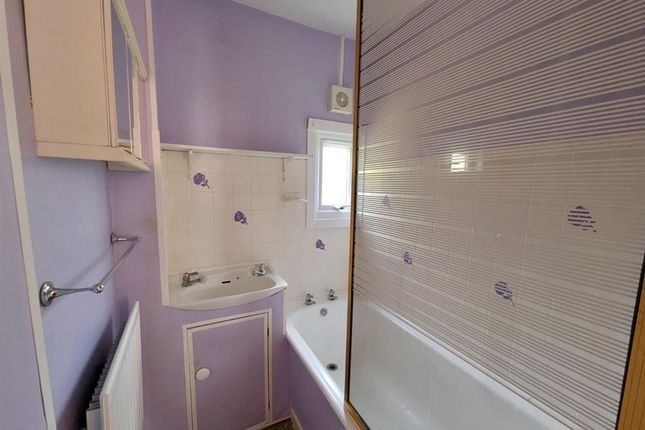 31 Wiltshire Avenue, Weymouth photo 2