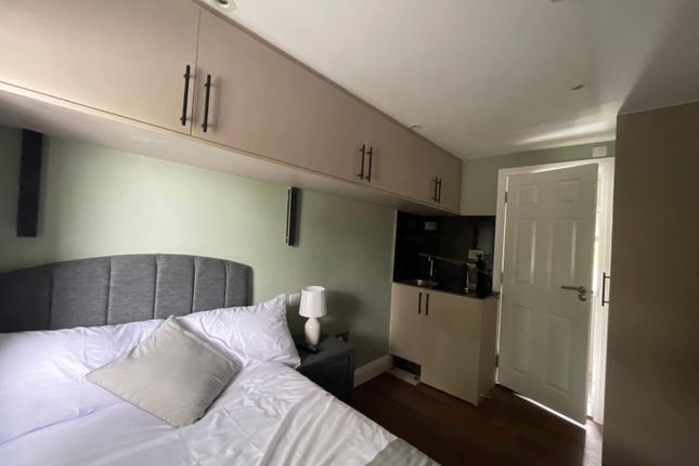 Fully Furnished Ensuite Room To Rent | Allendale Avenue, Southall Ub1