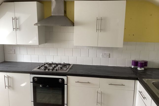 Flat at 208, High Road, Felixstowe photo 3