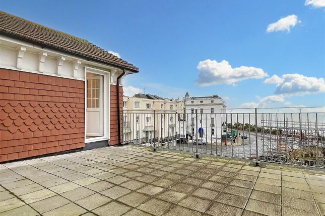 Flat for sale in Elms Avenue, Eastbourne