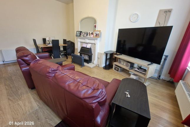 30 Vinery View, Leeds photo 3