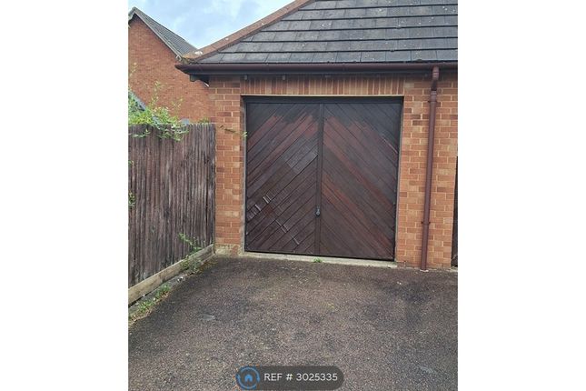 Gaddesden Crescent, Wavendon Gate, Milton Keynes photo 2