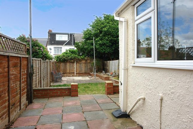 13, Windsor Avenue, Chatham photo 2