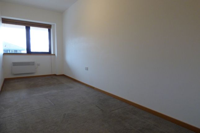 The Quadrant, Westlea, Swindon photo 4