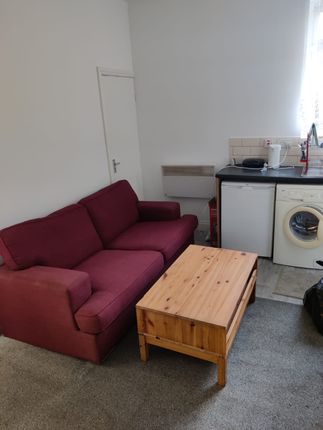 Thumbnail Flat to rent in Mayfield Road, Leicester