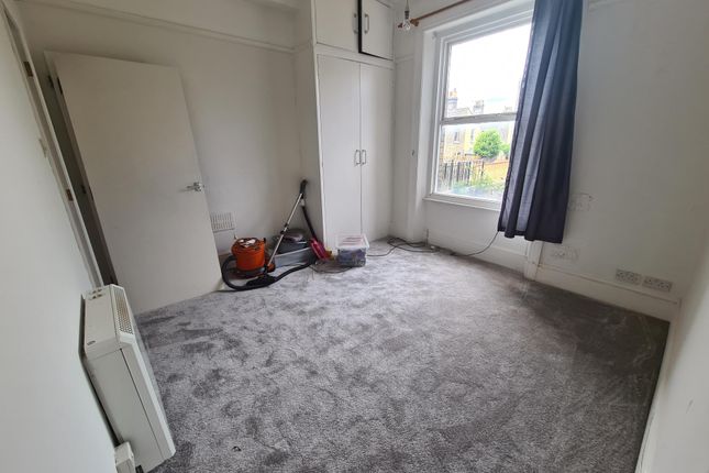 Flat 5, 135, London Road South, LOWESTOFT photo 2