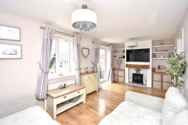 18, Savernake Drive, Little Stanion photo 3